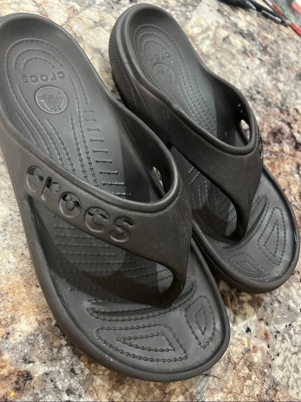 CROCS Men’s Black Classic Thong Flip Sandals 10 Men’s 8 Women’s
